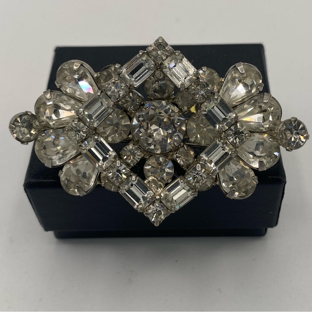 Signed Weiss Silvertone Clear Rhinestone Brooch P… - image 1